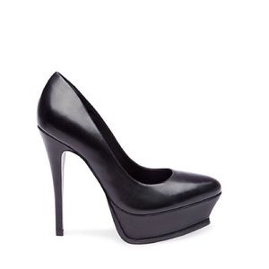 Steve Madden black pumps